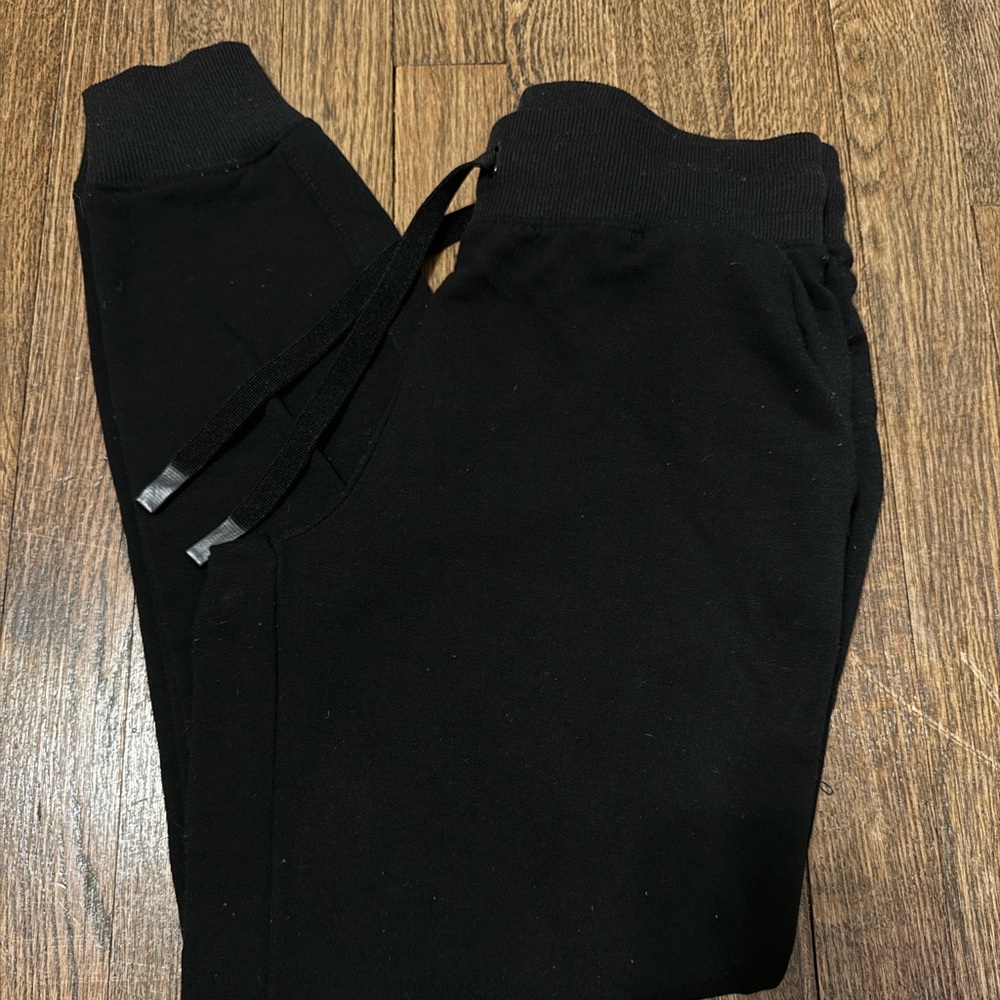 black joggers with cuffs at the bottom!🖤